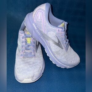 Brooks Women's Ghost 14 running Shoes size 8- Light Purple